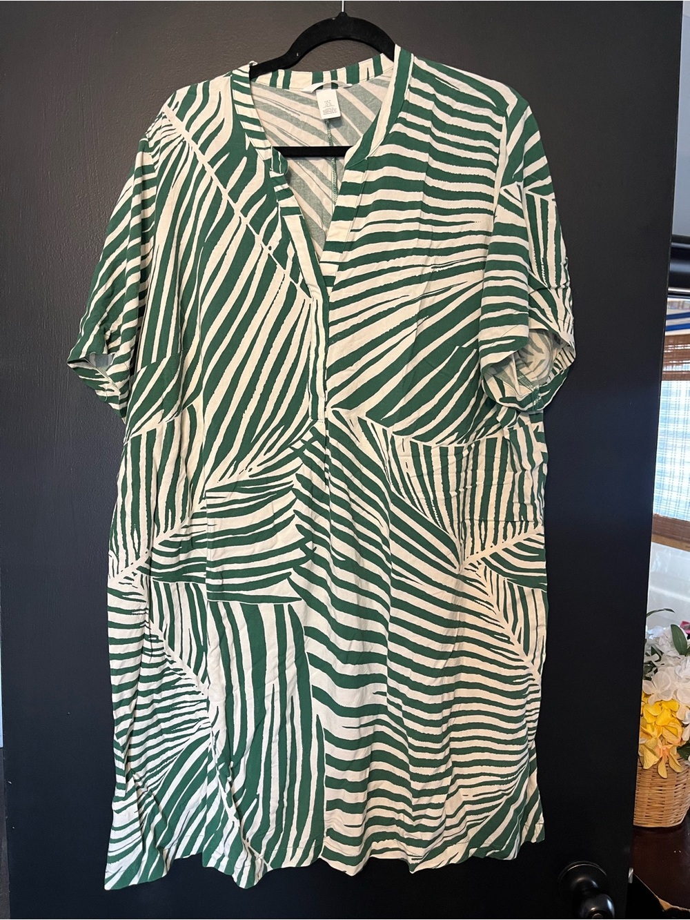 H&M Women’s XL Green and White Printed Midi Dress